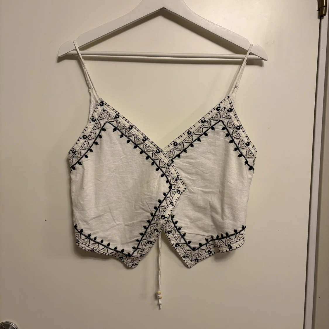 Vit broderad linnetopp från Zara