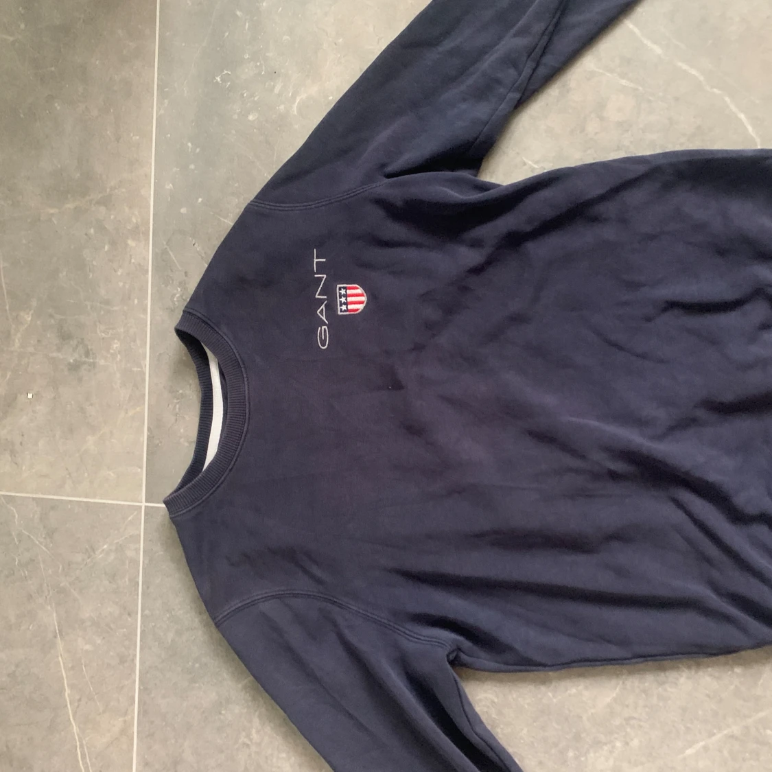 Mörkblå sweatshirt från GANT - 1