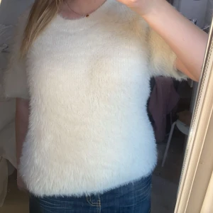 Fluffig T-shirt Wera - Säljer denna mysiga tröja från Wera! Sparsamt använd och i jättefint skick.