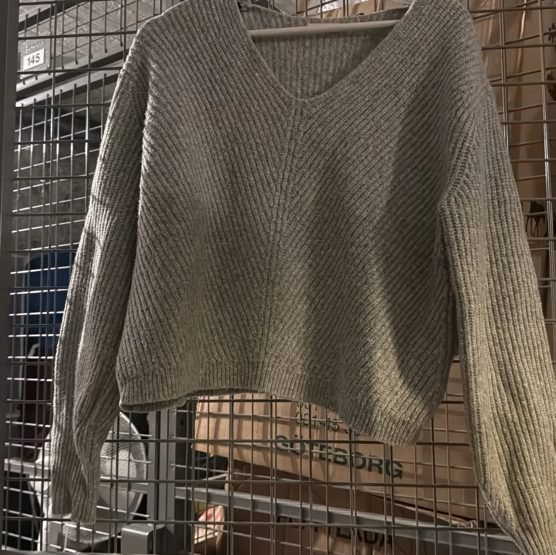 Grå stickad croppad tröja från H&M