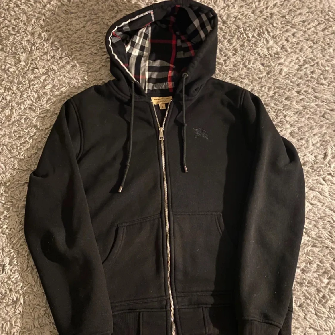 Svart burberry hoodie