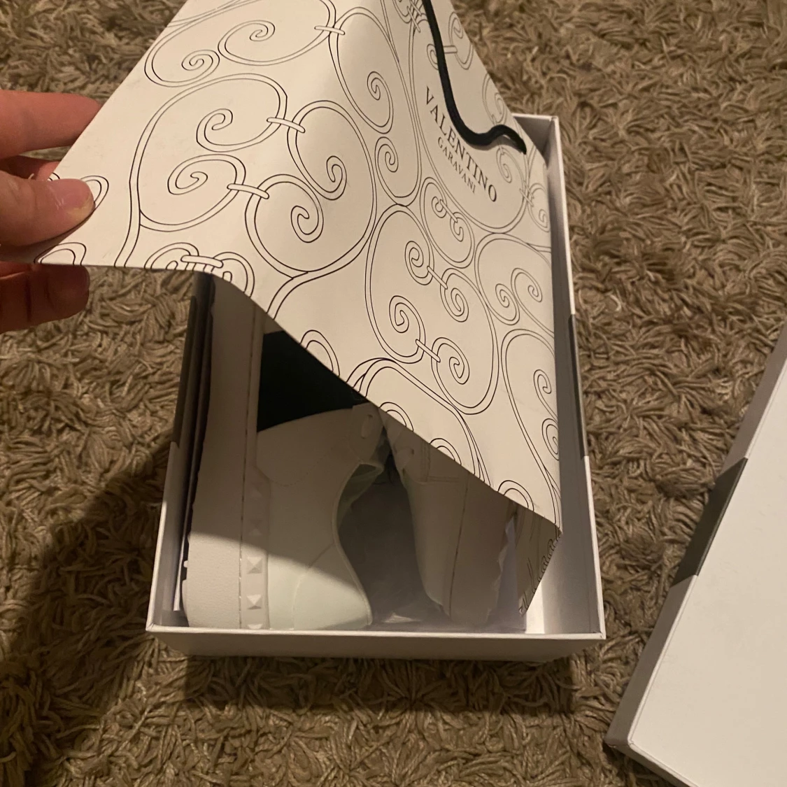 Valentino Garavani vita sneakers med svart band - 4