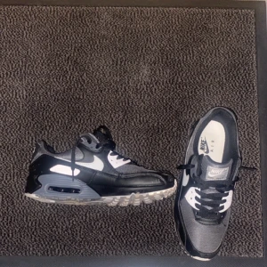 Nike airmax 90  - Använda bara 1 gång, mycket bra skick