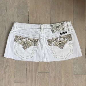 Miss me kjol - Säljer denna sjukt snygga minikjolen från miss me, helt perfekt till sommaren! Säljer då den tyvärr är lite för stor för mig💕 Är jätteöppen för pris-förminskning🌸🙌🏼