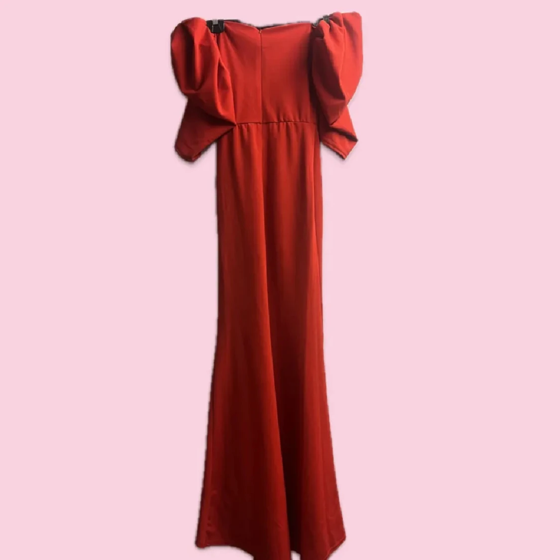 Röd långklänning med slits från TFNC London - 2