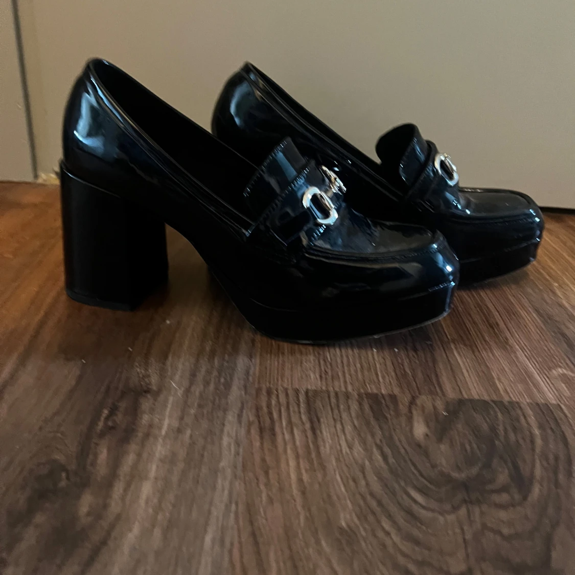 Svarta platåloafers med klack - 2