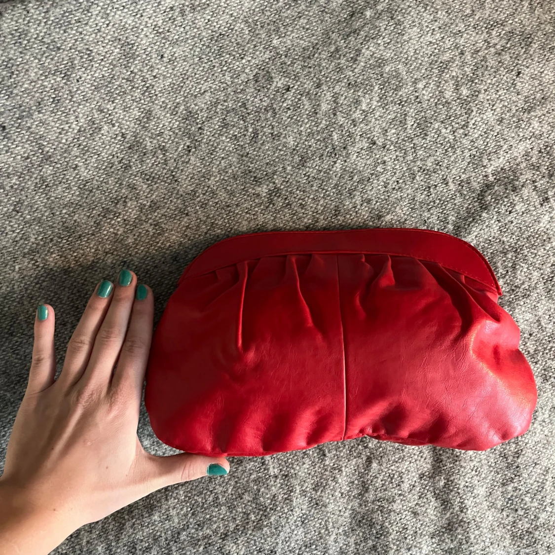 Röd axelväska i skinn - 4