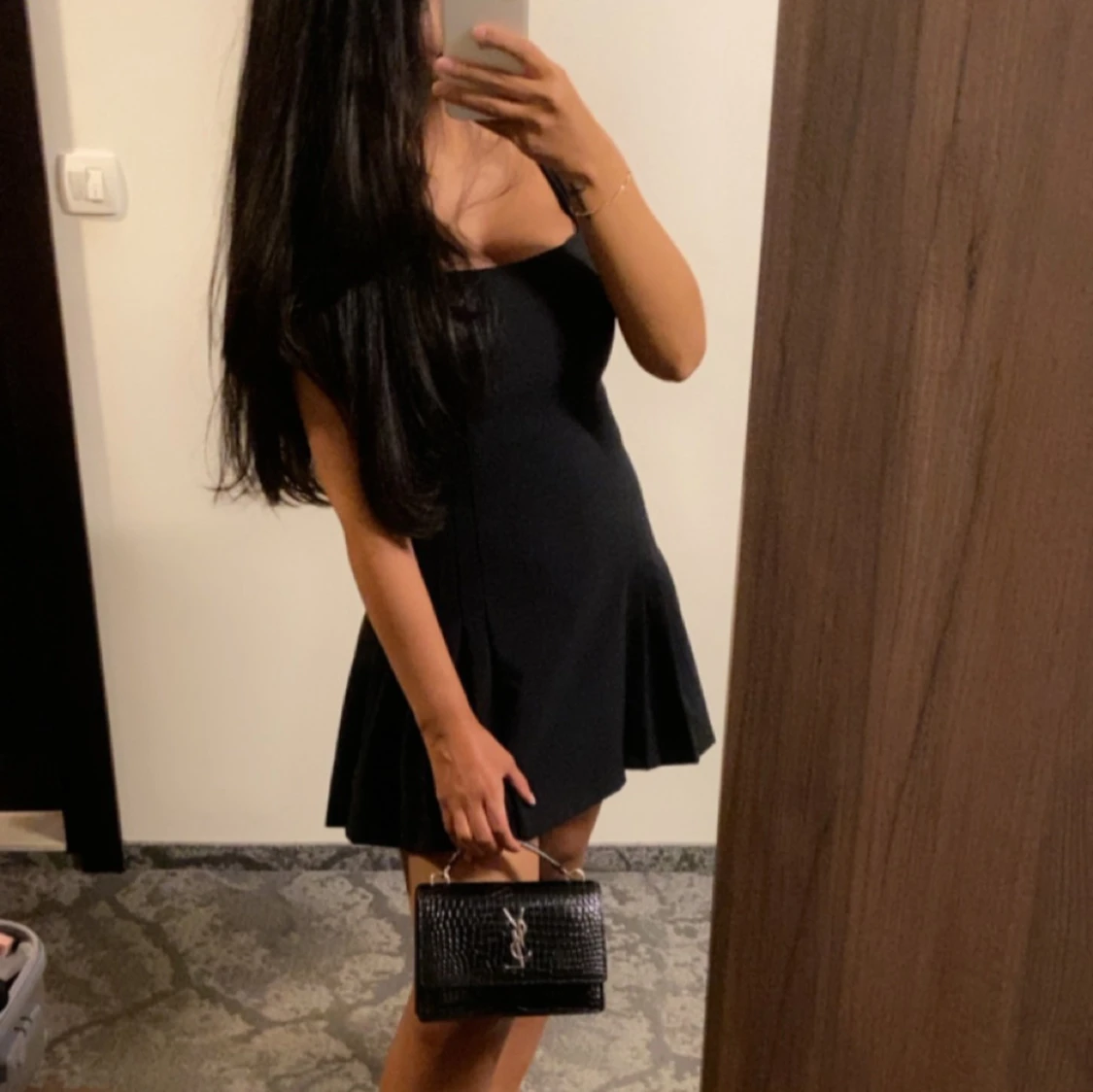 Svart axelbandslös kortklänning ZARA