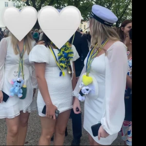 Student klänning  - Vit klänning från Vila i storlek 38