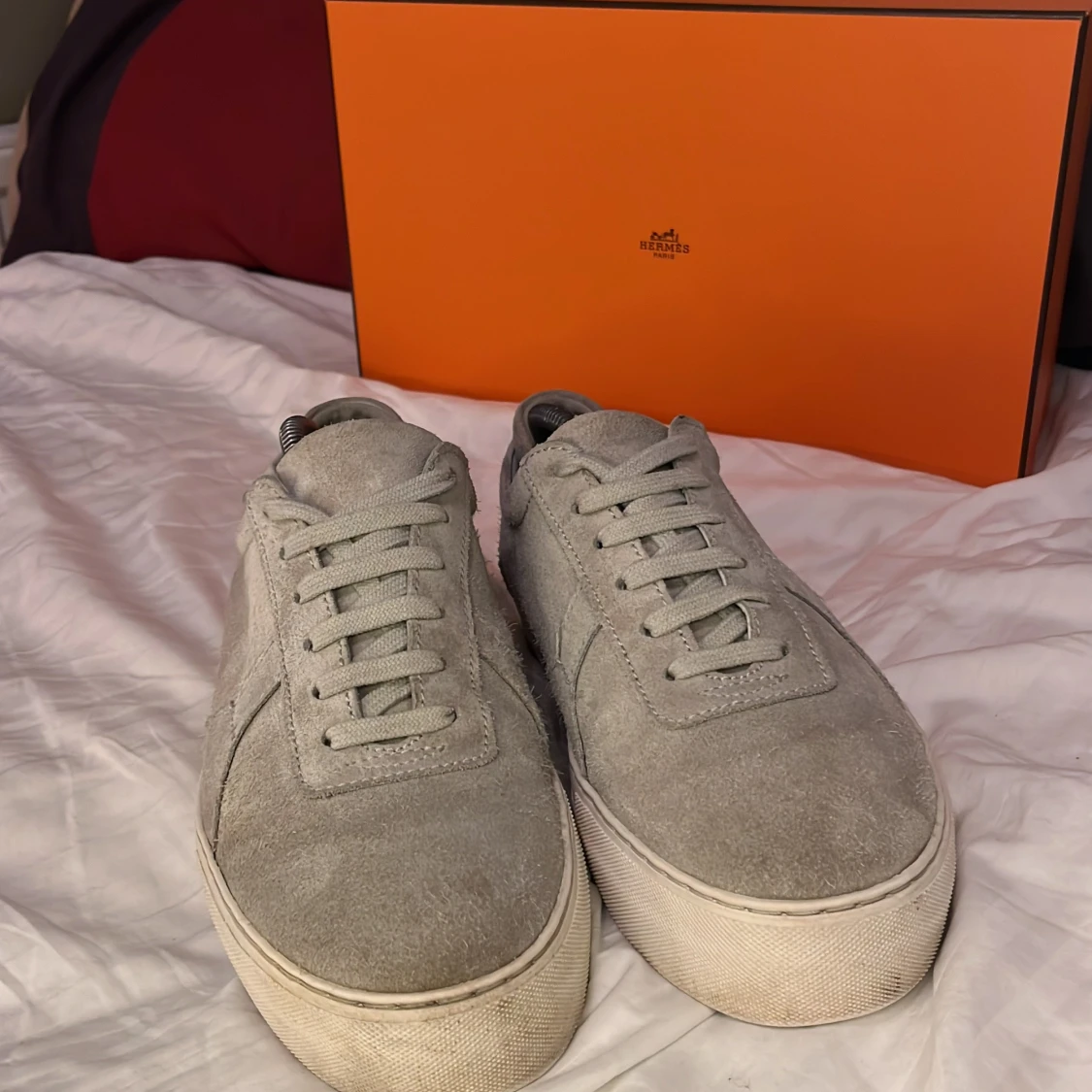 Grå sneakers från Axel Arigato - 1