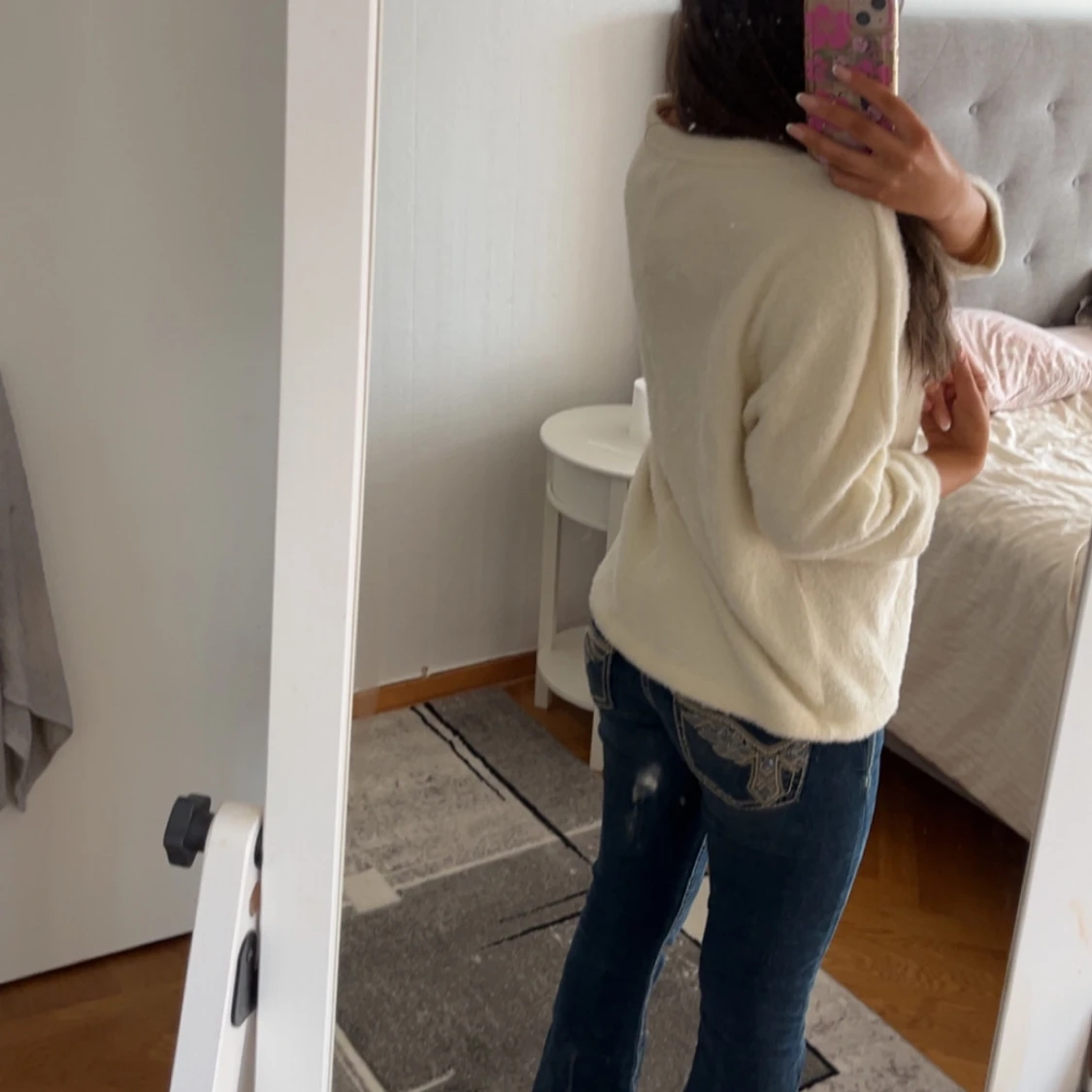 Vit stickad tröja med v-ringning - 2