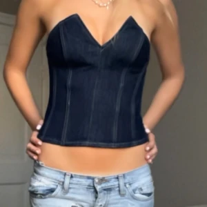 Zara jeans korsett!!  - Jätte snygg mörkblå jeans korsett! 