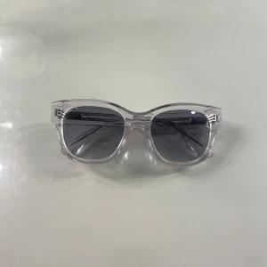 CHIMI 07 - Säljer mina chimi 07 i färgen clear. Köpta för 1400 och knappt använda