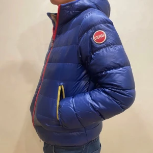 Colmar jacka  - Hej! Säljer nu min jacka från märket Colmar, storlek 46/S, bra skick modellen är 184cm och väger 70kg . Tveka inte på att höra av dig om du har frågor eller funderingar kring jackan!