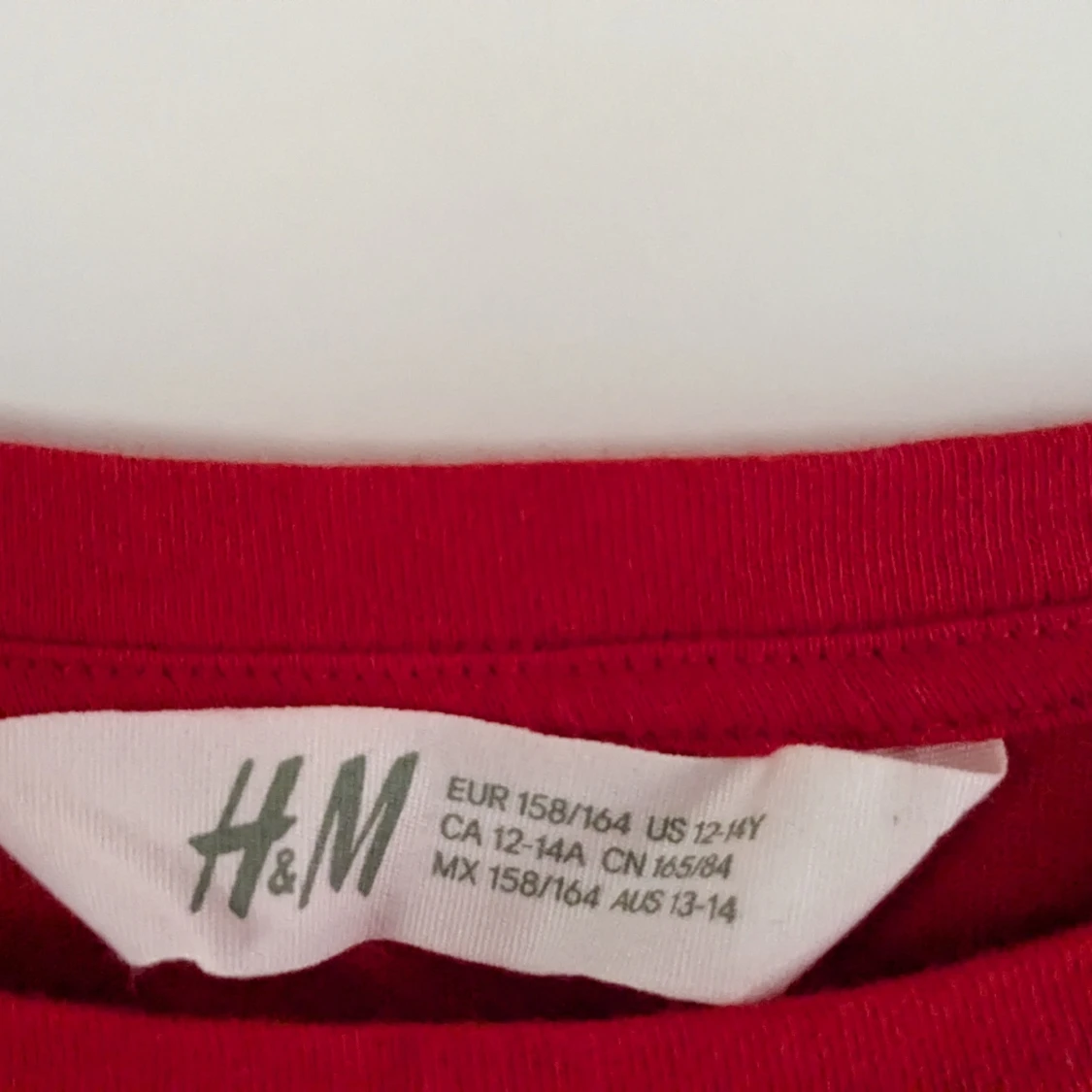 Röd croppad tröja med tryck - 4