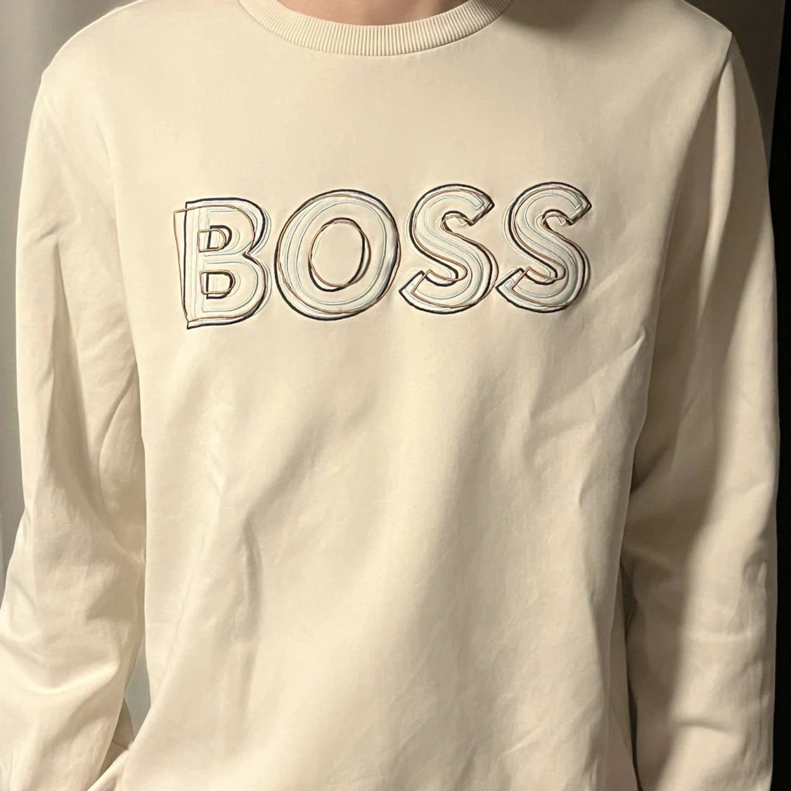 Vit långärmad tröja från Boss