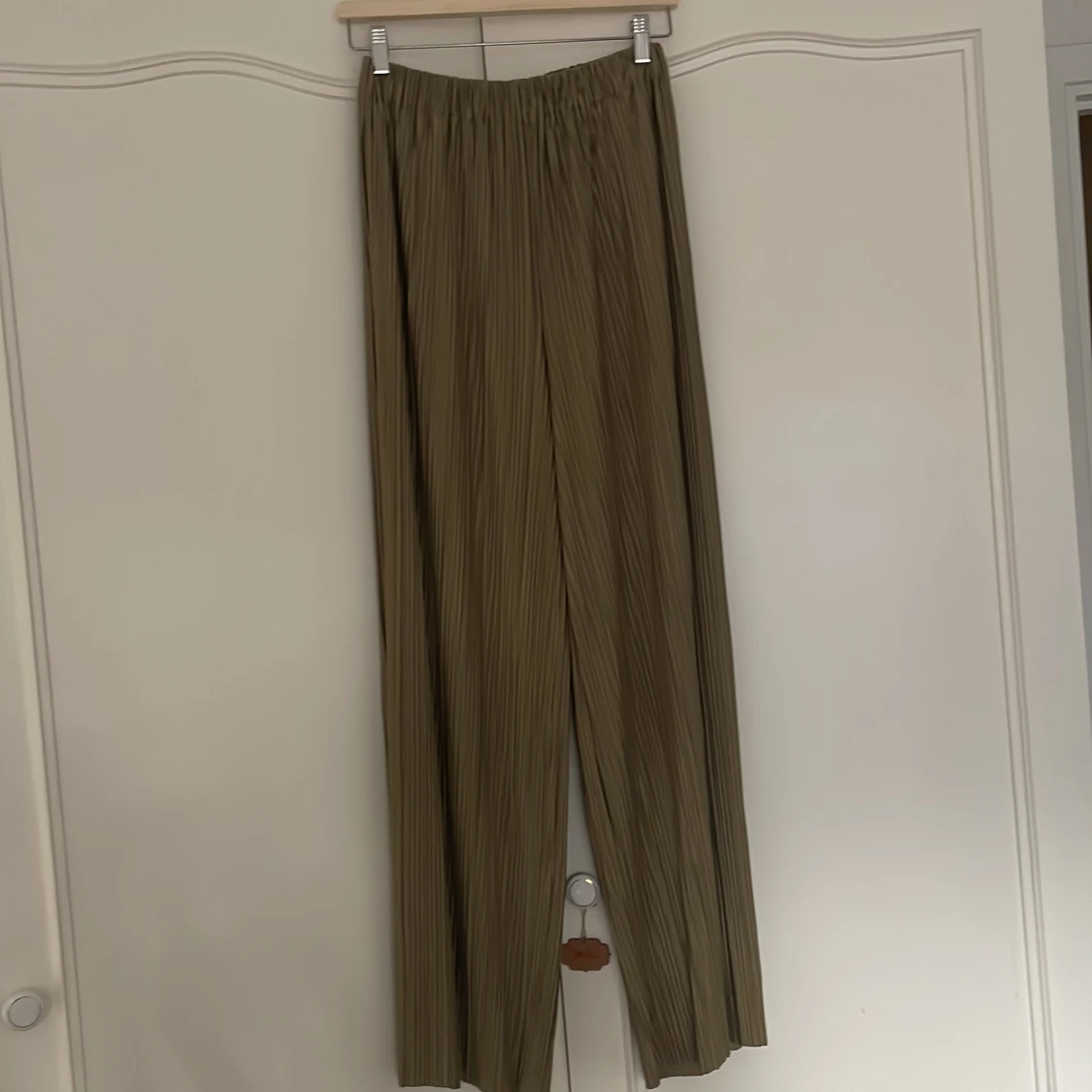 Beige plisserade byxor från Samsøe Samsøe - 3