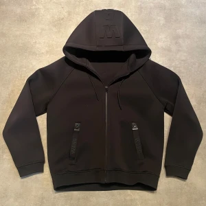 Alexander WANG hoodie  - Alexander wang x hm hoodie. Utsåld i alla storlekar. Storlek L fits M också, är 185 sitter bra. Vid frågor är det bara att höra av sig ! Allt gott.