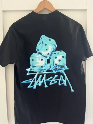 Stussy T-shirt - Stussy tshirt i bra skick Strlk S, ganska sällsynt print. Kom med rimliga förslag :)