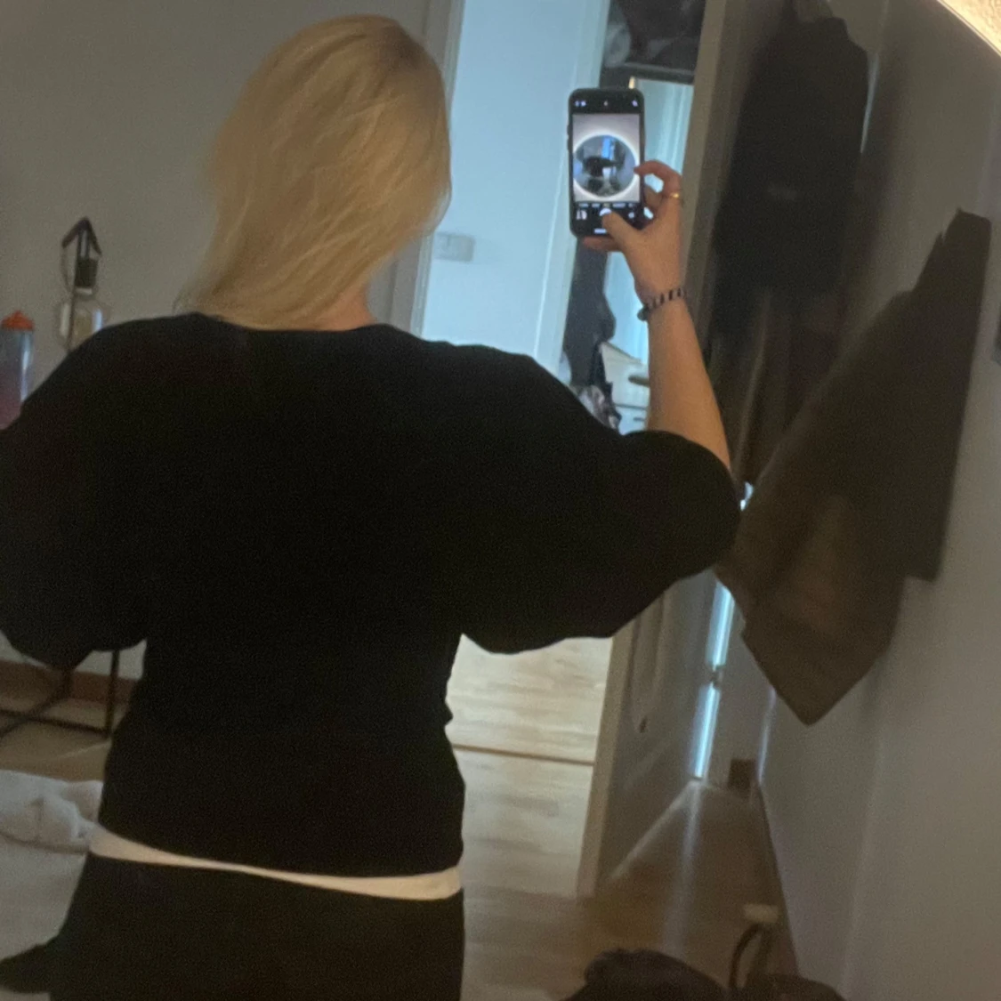 Svart kofta med knappar - 2