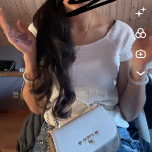 Vit kortärmad sommartröja ❤️ - Jättefin kortarmad tröja, perfekt för sommaren ❤️