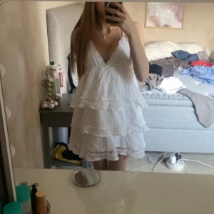 Klänning från Gina tricot - Jättefin klänning som jag köpte förra året men som inte kommer till användning.Det är barnstorlek men passar mig oftast brukar ha xxs eller xs, kan diskutera pris vid snabb affär.