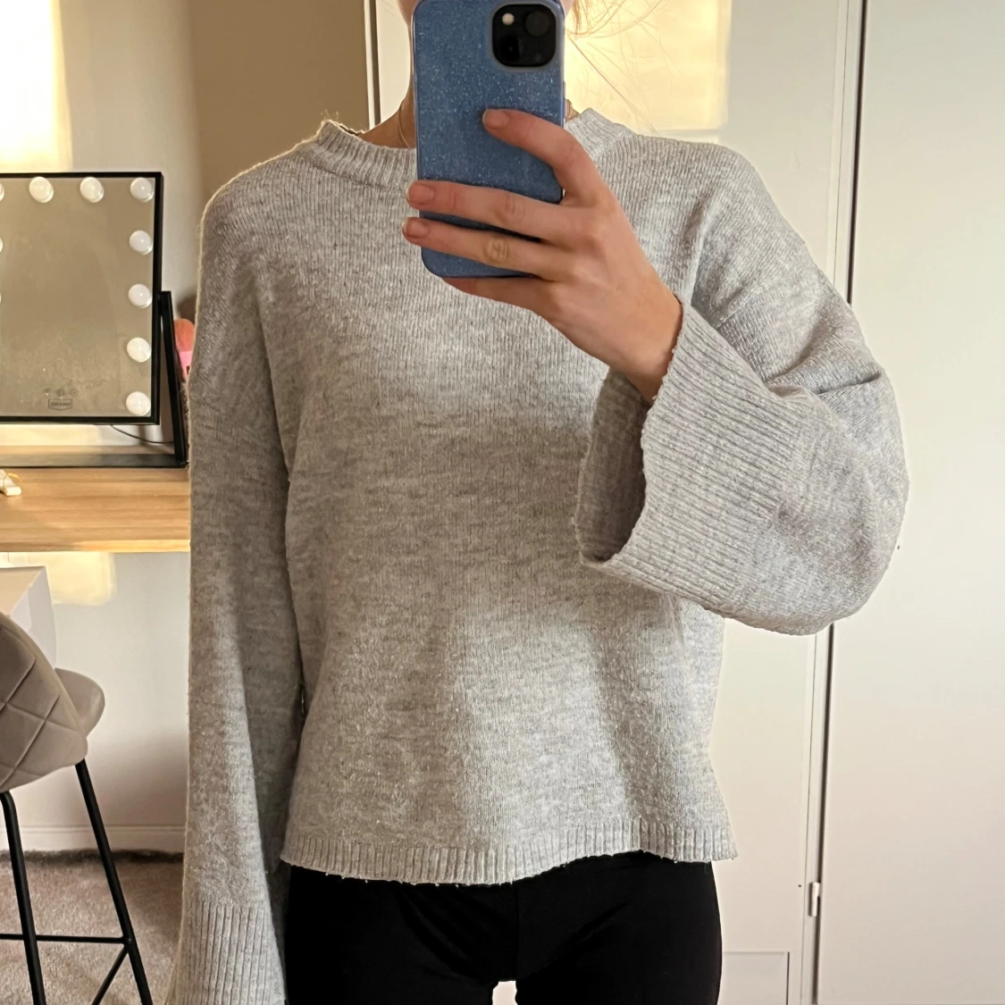 Grå stickad tröja - 2