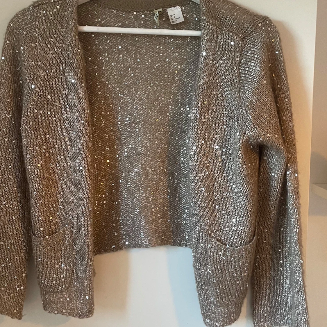 Beige glittrig kofta - 2