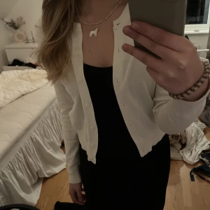 H&m kofta - Säljer denna vita kofta ifrån h&m💖80kr + frakt kan även tänka oss sänka priset vid snabb affär💖💖