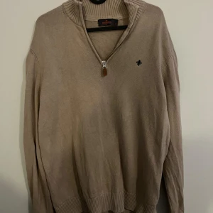 Morris half zip tröja - Morris half zip skick 9/10 Dm för mer frågor eller bilder! Nypris runt 2000 kr!