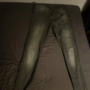 G-star raw - As feta G-star jeans i modellen slim. Jeansen går ej att få tag i längre.  Skick 10/10 inte använda. Storlek 30/32 skriv om du har funderingar. 