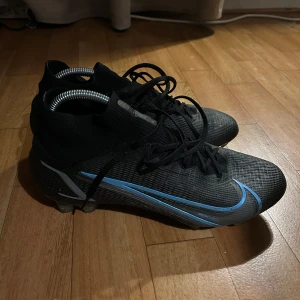 Nike Mercurial Superfly - FG den lite äldre modellen med Flyknit material, använde ett par träningar endast, slutade med fotboll och nu är tillbaka och inser att de är för smal för min smak 