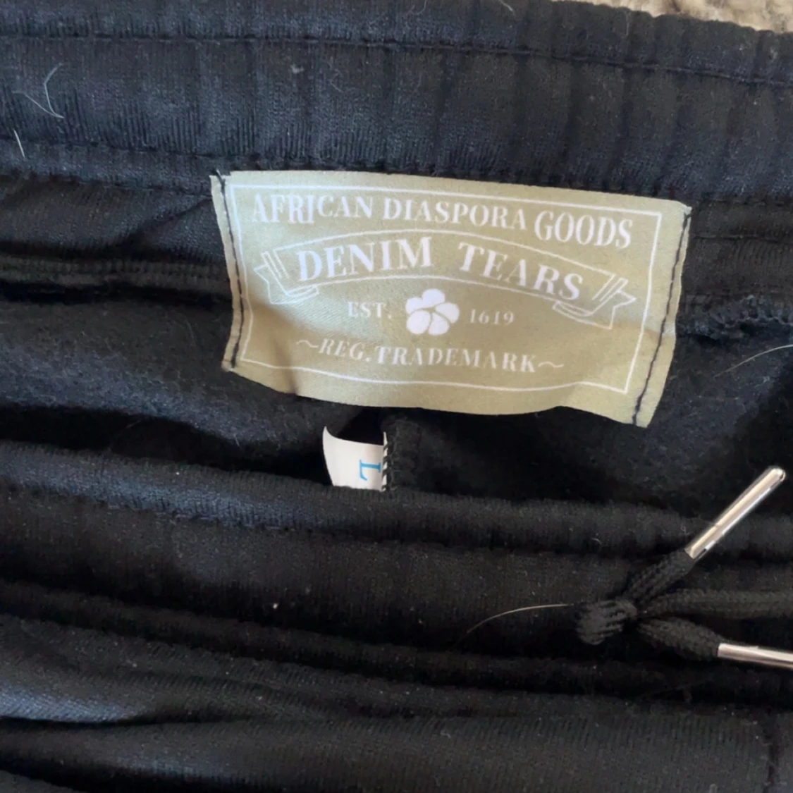 Svarta mjukisbyxor med vita mönster - 2