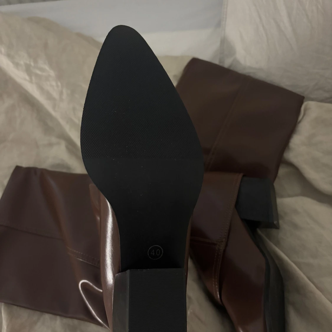 Bruna stövlar med klack  - 1