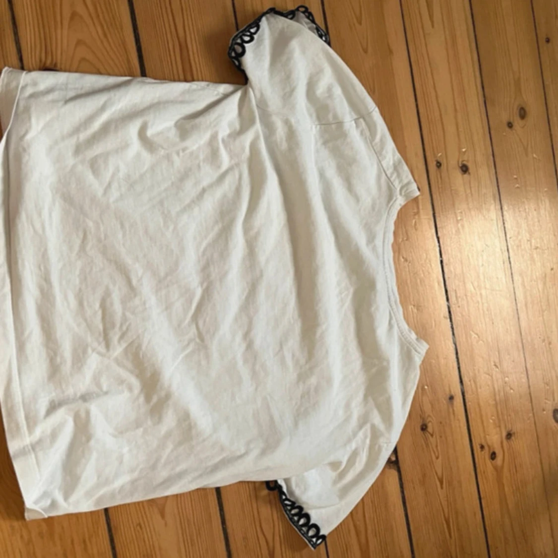 Vit t-shirt med spets från Zara - 1