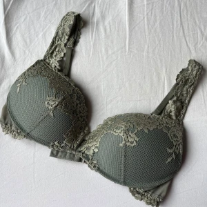 Olivgrön Intimissimi bh - Intimissimi bh i modellen gioia🩷