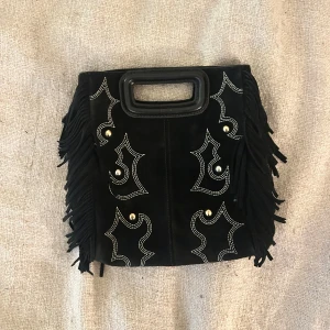 Maje väska  - Säljer min så fina Maje väska då jag inte får användning av den längre! Bra skick men använd! Långa bandet tillkommer ❤️