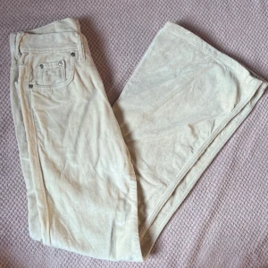 Rockwood flare byxor - Benvita Rockwood byxor i mjukt tyg och i mycket bra skick. Dom är ungefär som XXS i midjan och dom är lite korta på mig som är 168cm. 