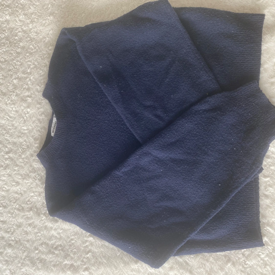 Mörkblå stickad tröja Weekday - 1