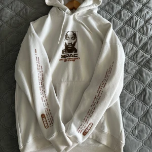 2Pac Hoodie - 2Pac Hoodie! Bara att fråga vid någon fundering, Säljer billigt då jag rensar mina kläder!