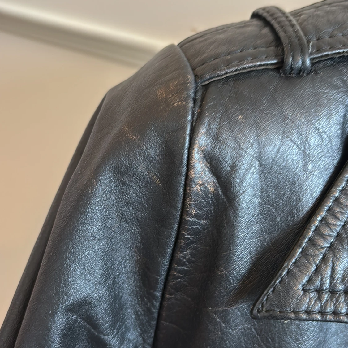 Svart läderjacka från Petroff - 4