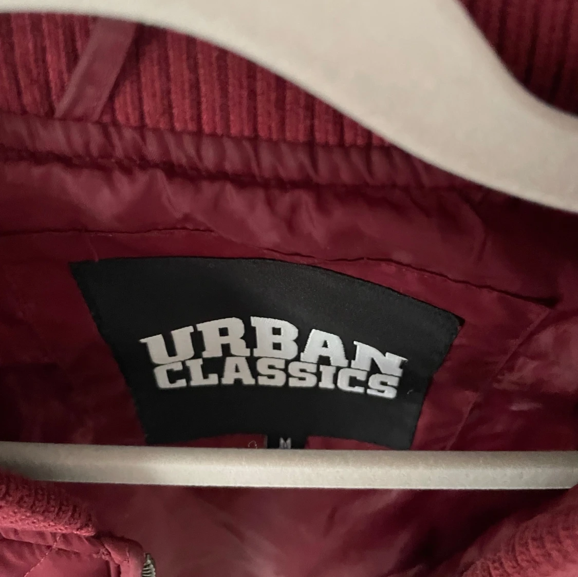Quiltad vinröd bomberjacka Urban Classics - 1