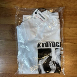 Zadig Voltaire t shirt - Tjena! Säljer nu denna riktigt feta Zadig & Voltaire t shirten! Storlek XS, jag på bilden är 173  Nypris 899, mitt pris 599! Helt ny med tags! Vid fler frågor kom privat! //EA sellout