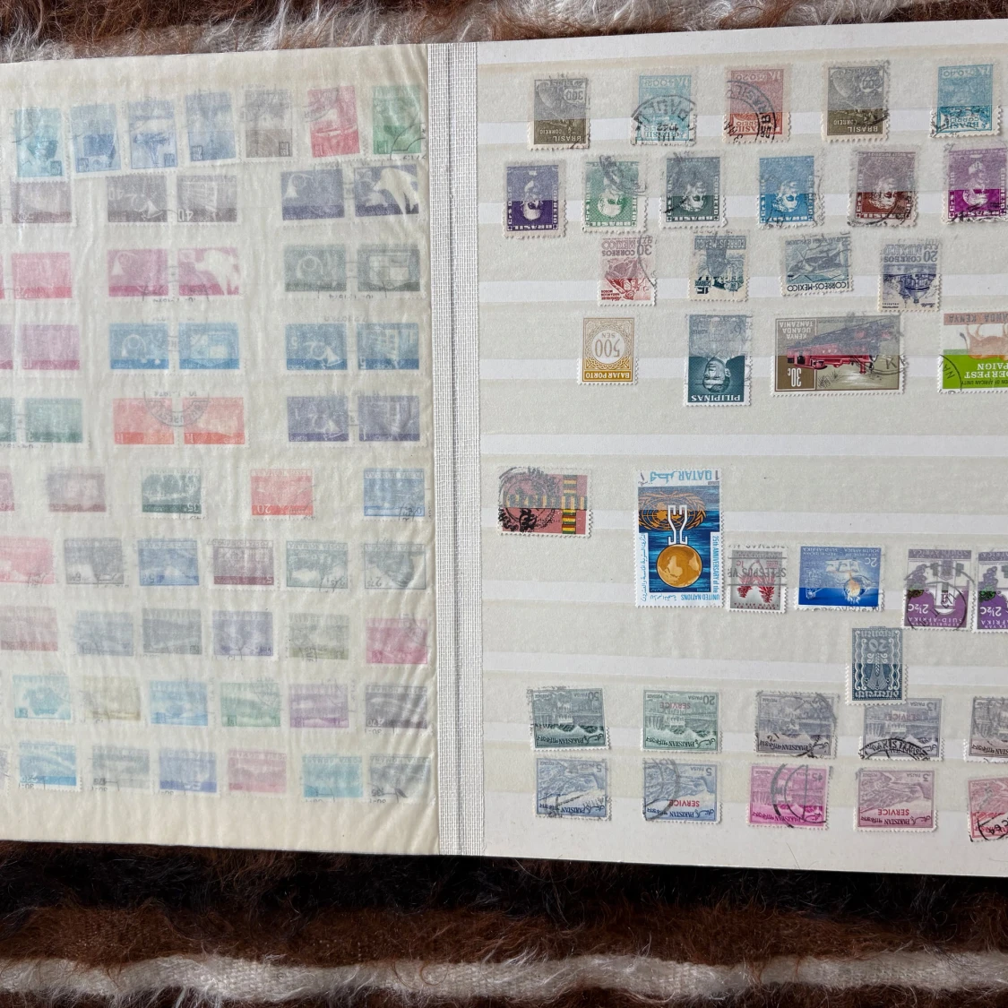 Frimärksalbum – Internationella frimärken - 1