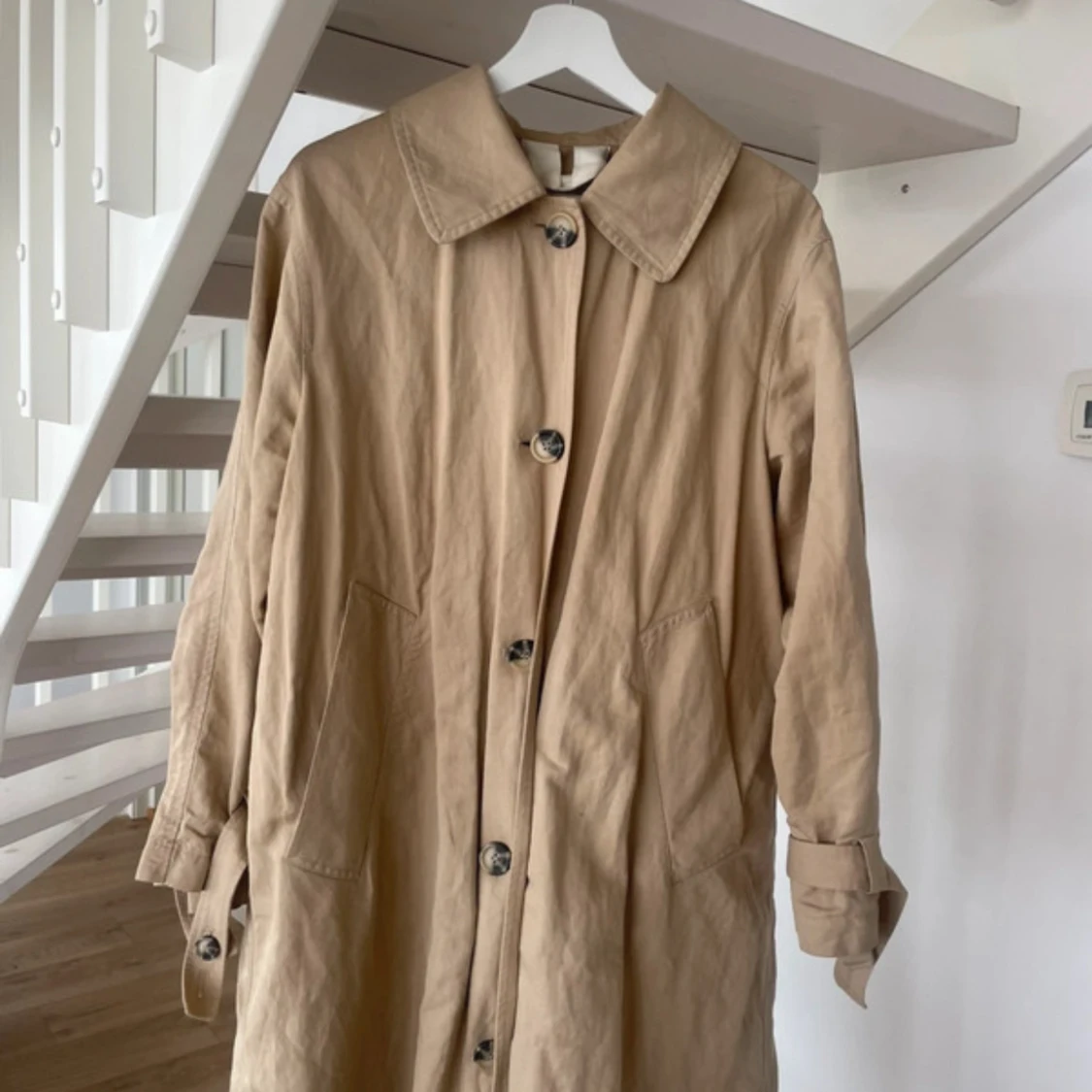 Beige trenchcoat, arket - 1