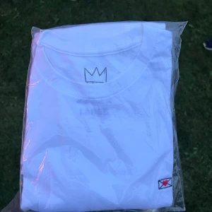 Hov1 T-shirt  - Kärleksbrev T-shirt från hov1. Oöppnad 