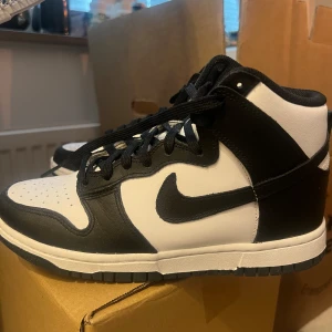 Nike dunks  - Strl 38,5 passar även 38. Använda en gång så helt som nya