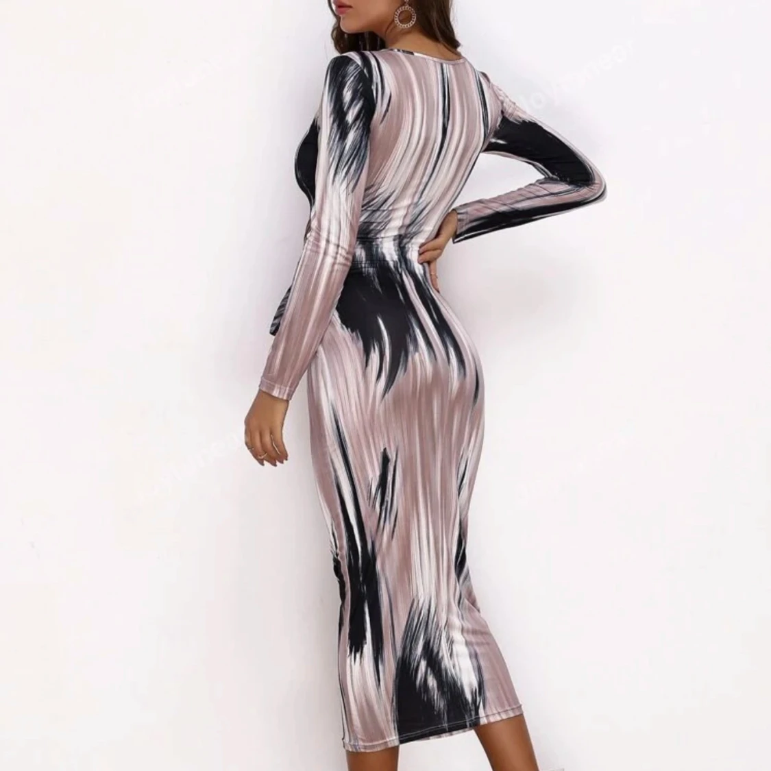 Randig långklänning med knyt i midjan - 1