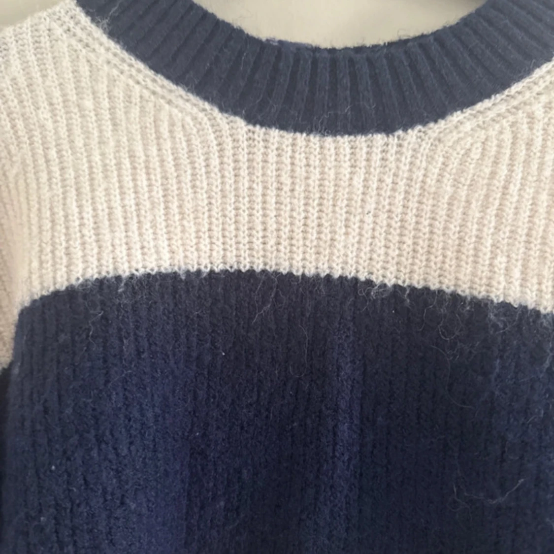 Stickad tröja - 1
