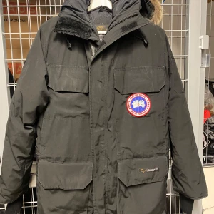 Svart Canada Goose Expedition dunjacka - Säljer en svart Canada Goose Expedition dunjacka xxs. 